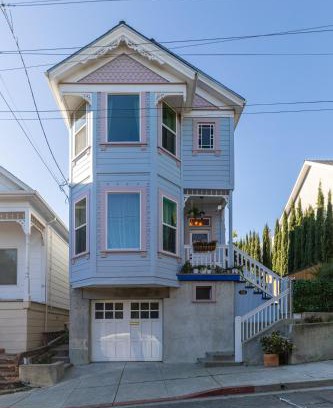 Crockett House | Victorian House-30 mins to Napa & SF, Free Pets!