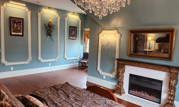 Downtown Minneapolis House | Victorian Mansion 1 Mile from Downtown Minneapolis