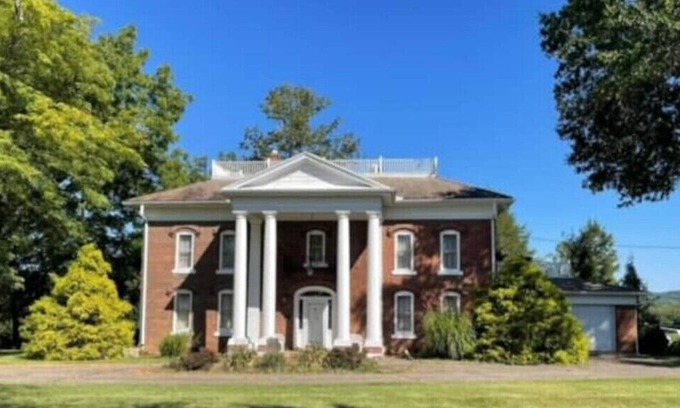 Somerdale Apartment | Victorian Oasis in Mineral City, near Atwood - Deer Hunting - Hot Tub