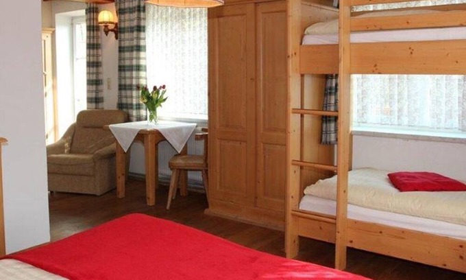 Tiefgraben Apartment | Vierbettzimmer 16 - Biobauernhof Kasleitner