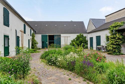 Ziesar House | Vierseitenhof mit Pool