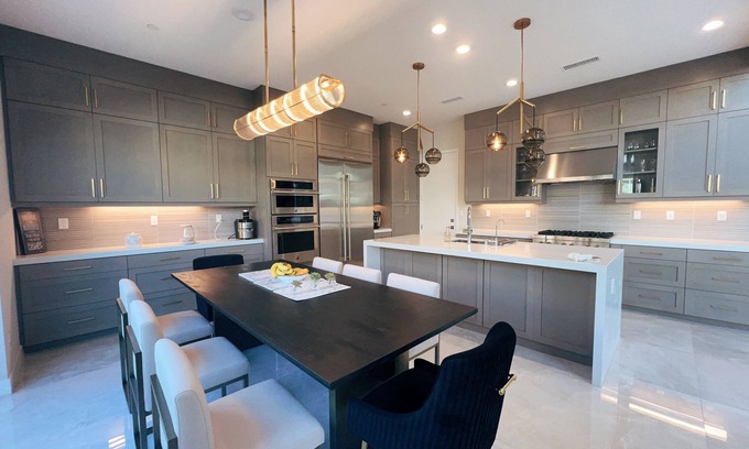 Montebello House | View House, New Built with Gym and Pool