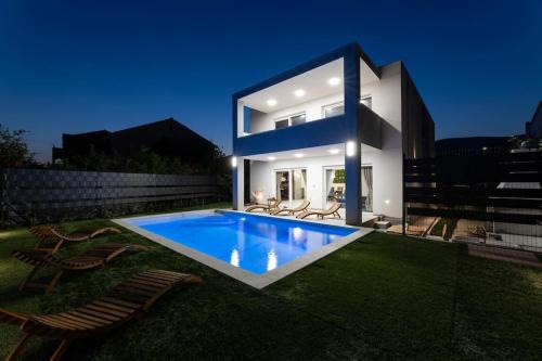 Kastel Novi Apartment | Vila MaMe apartman s privatnim bazenom, besplatnim parkingom i wi - fi