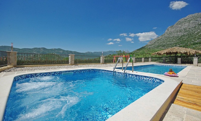 Vrgorac Villa | Vila Nova Seoska kuća sa toplim bazenom i jacuzzijem u oazi maslina i vinograda!