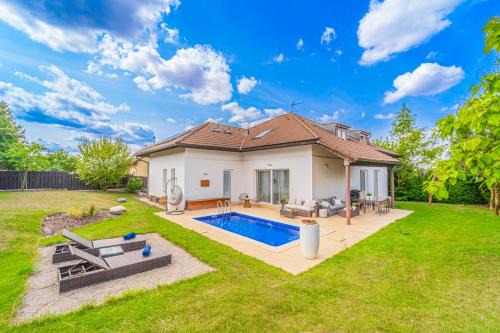 Zbuzany Villa | Vila Sara s bazénem a infrasaunou na kraji Prahy