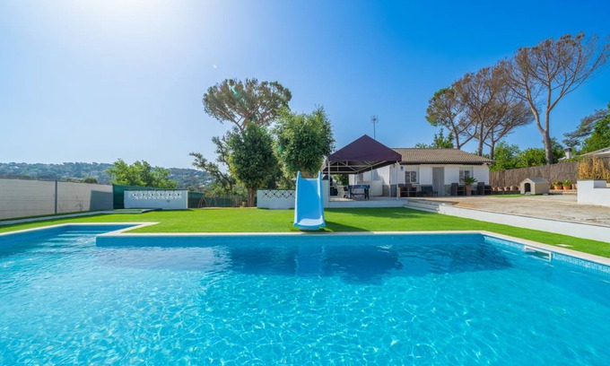 Mas Altaba Villa | Villa à Caldes de Malavella pour 7 pers. avec jardin, piscine privée, BBQ et parking