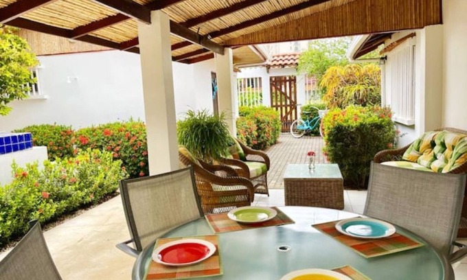 Barrio Los Villalobos Villa | Villa 1 minute walking to beach with pool A/C pet friendly