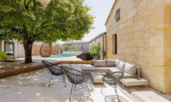Montagne Villa | Villa '10 Personnes' with Private Pool, Wi-Fi and Air Conditioning