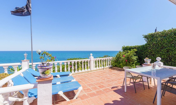 El Faro Villa | Villa '12 House In Front Of The Sea' with Sea View, Wi-Fi and Air Conditioning