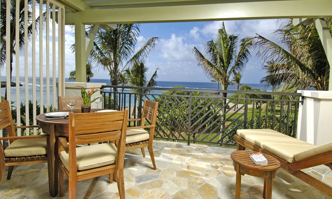 Kahuku Apartment | Villa 302: King bed! Penthouse Level Ocean View Turtle Bay