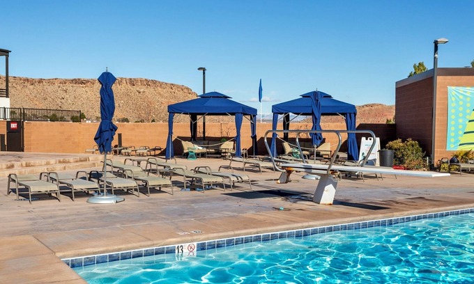 Bloomington Condo | Villa #31 At Bloomington Country Club 3 Bedroom Condo by RedAwning
