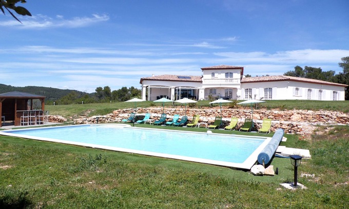 Besse-sur-Issole Villa | Villa 3681 ft² classified 4 Stars on 2.5 acres - Provence