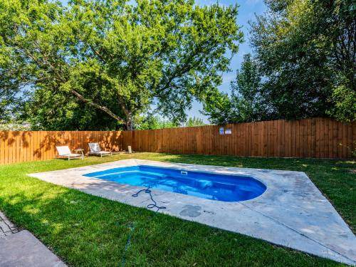 Pflugerville Villa | Villa ∙ 5 bedrooms ∙ 12 guests