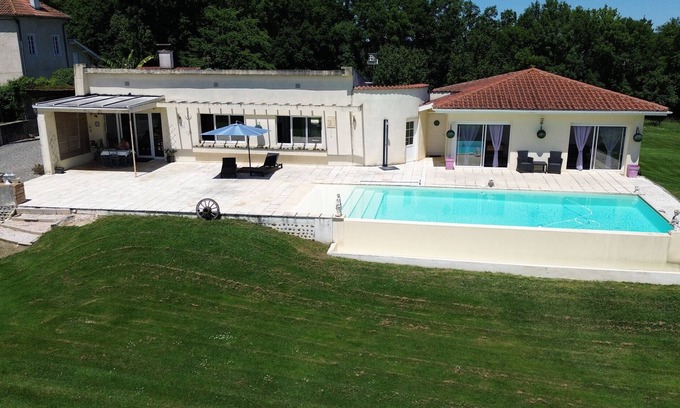 Senac Bed & Breakfast | Villa 'Albert' with Lake View, Wi-Fi and Air Conditioning