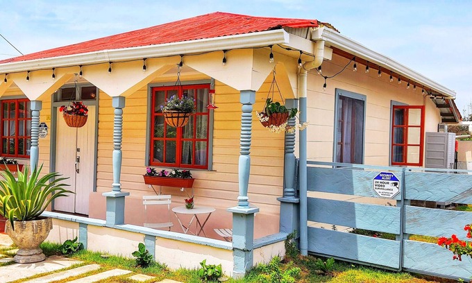 Boquete House | Villa Alejandro - 2 bedroom bungalow 2 minutes walking distance to downtown