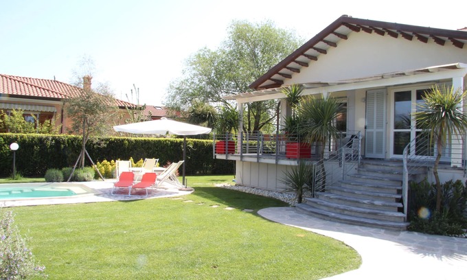 Marina di Pietrasanta House | Villa alex, single villa near the sea and the apuane alps