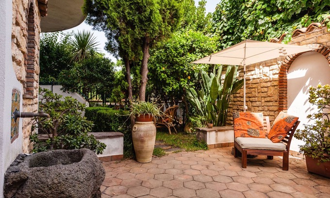 Torre Archirafi Villa | Villa Amunì con giardino by Wonderful Italy