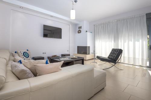 Vari Villa | Villa Anavil - Boutique Coastal Retreat in Varkiza