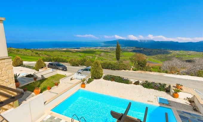 Lara Villa | Villa Angelena: Panoramic Views, Pool, away from it all