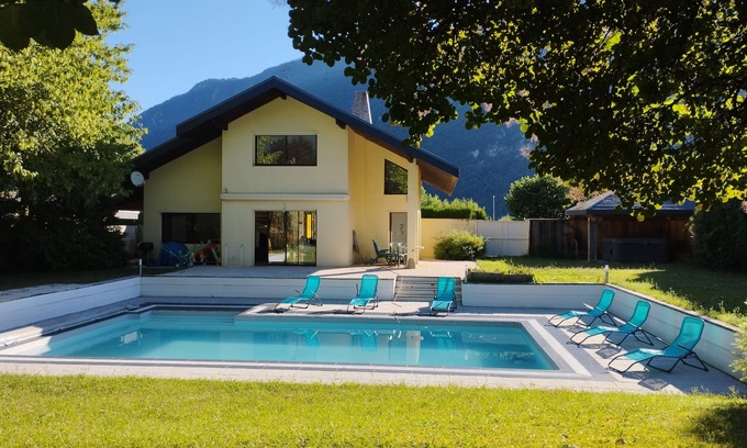 Doussard Villa | Villa Armonia – 5★ with Heated Pool, Hot Tub & Garden by Lake Annecy
