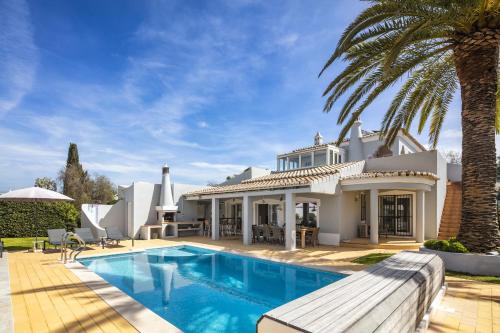 Mato Serrao Villa | Villa at walking distance from center and beach!