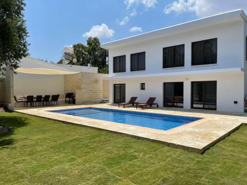Giolou Villa | Villa Athasia