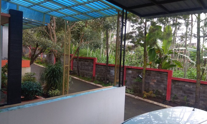 Oro Oro Ombo Villa | Villa Azwa hunian bersih dan asri di kota Batu