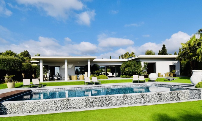 Guerrevieille Villa | Villa BAHAMAS, facing St Tropez, beaches 100 m'away