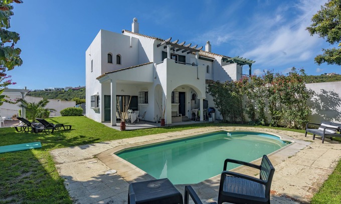 Castillo de Sabinillas Villa | Villa 'Bali' with Mountain View, Private Pool and Wi-Fi