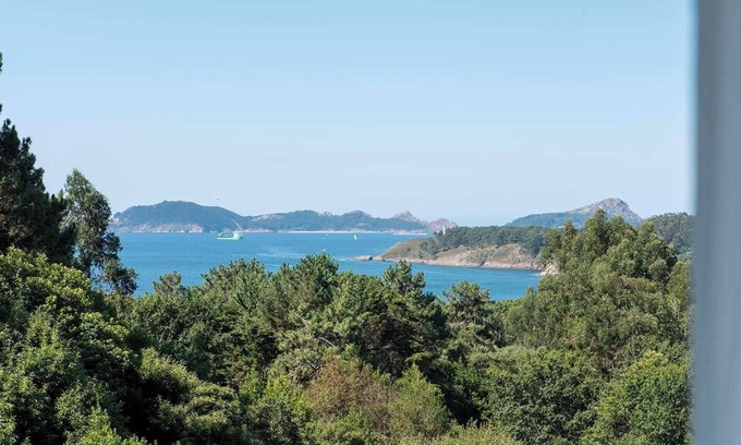 Donon House | Villa Barra (237), with sea views near the beach