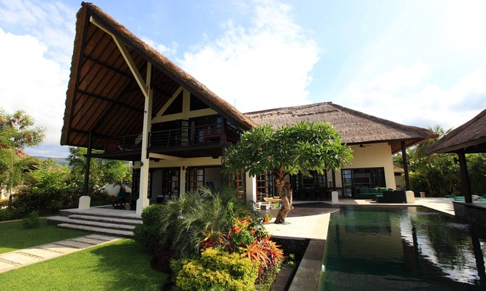 Banjartegehe Villa | Villa Baruna - Bali Beach Villa with sea view and free WIFI