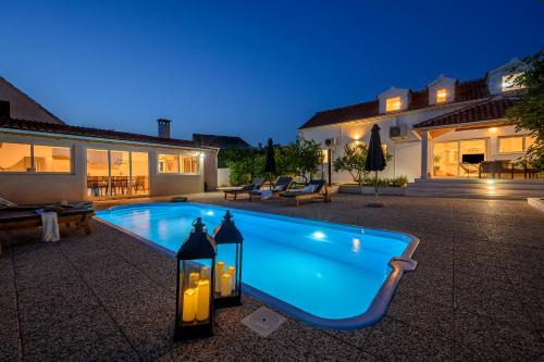 Cove Makarac (Milna) Villa | Villa Bellezza
