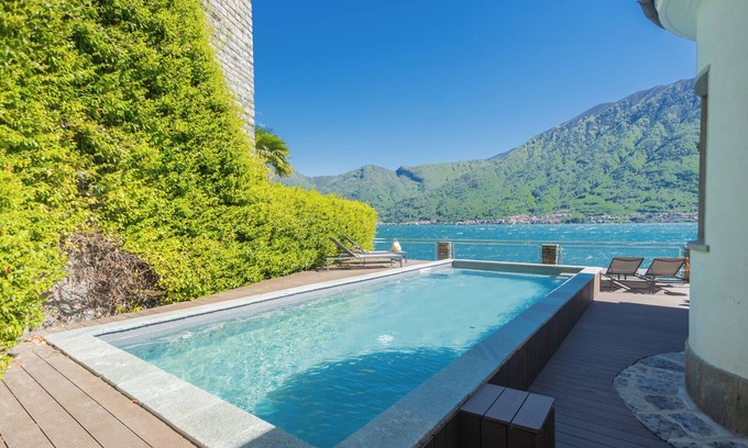 Sala Comacina Villa | Villa Bianca - Front Lake Pool