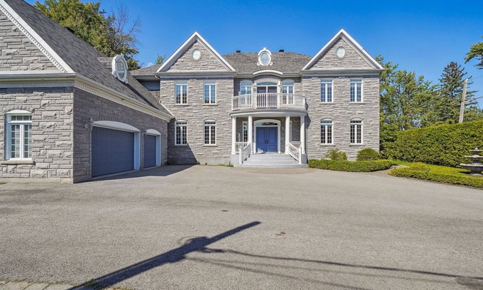 Laval Villa | Villa BORD DE L'EAU