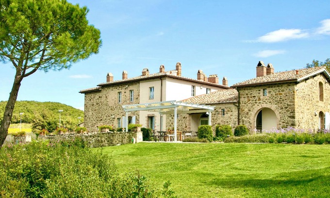 Montalcino Villa | VILLA BRUNELLO - Twelve Bedroom Villa, Sleeps 24