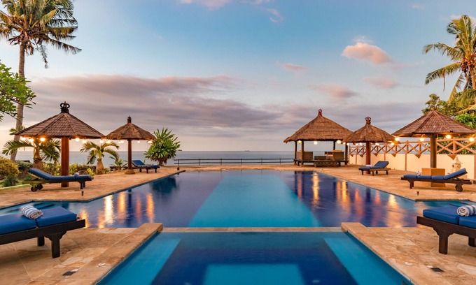 Bukti Villa | Villa Bukti Paradise - Captivating Beachfront Villa