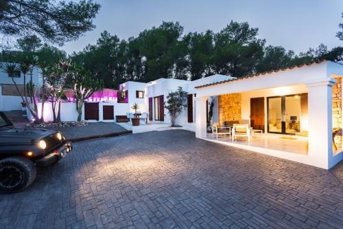 Sant Antoni de Portmany Villa | VILLA CAN MASS Architect Country Villa ETV2365E