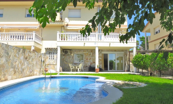 Mataro House | Villa Carolina, pool, BBQ, sea view, parking, WiFi, party room, pool table