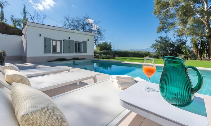 Campanillas Villa | Villa 'Casa Rural Acogedora Y Con Estilo' with Mountain View, Wi-Fi and Air Conditioning