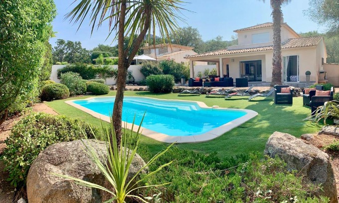 Hameau de Palombaggia Villa | Villa CASAMIRAFIO à PALOMBAGGIA piscine chauffée et 8 à 9 personnes