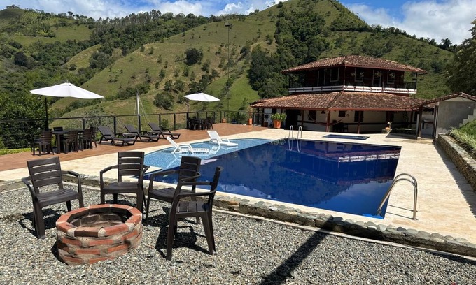 Santa Barbara House | VILLA CATALINA FARM WITH SWIMMING POOL AND JACUZZI NEAR LA PINTADA