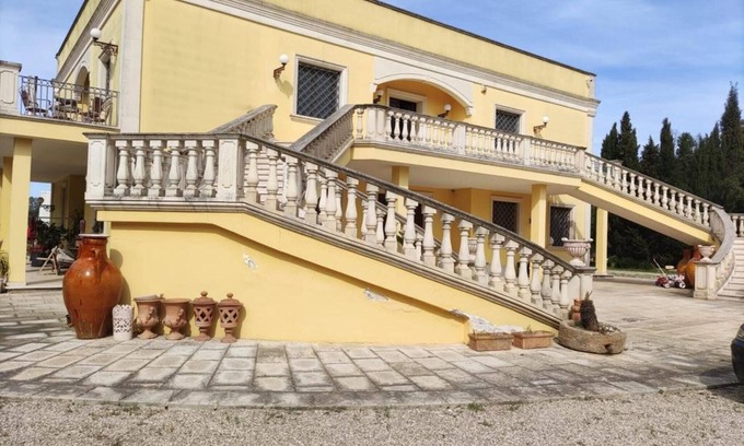 Novoli Villa | Villa "Celea" with Courtyards & Wi-Fi
