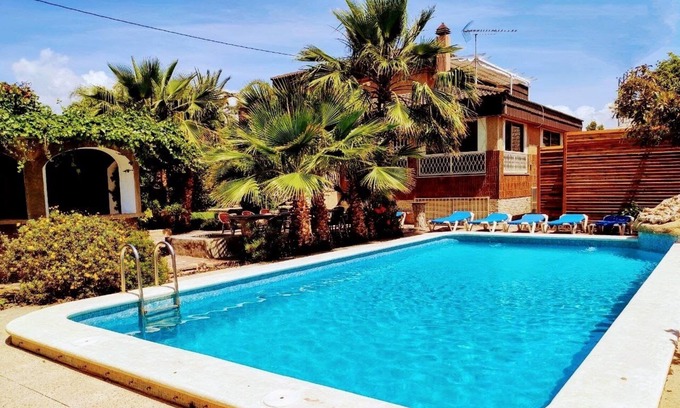 Benidorm Villa | Villa ChaletBenidorm, Private Pool, Aircon, Close to City Centre and Beaches