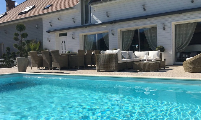 Villechetif House | villa de la croix blanche rental room in bed & breakfast