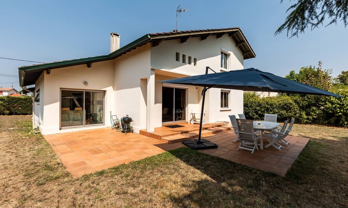 Bazas House | Villa De Monzie – Comfort, Charm, and Tranquility in the Heart of Bazas