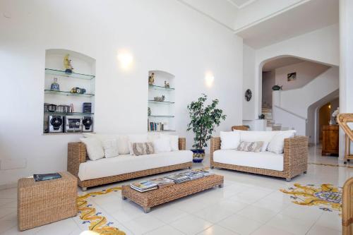 Erchie House | Villa dei Limoni con terrazza e discesa a mare