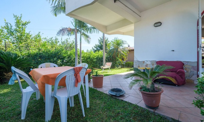 Tonnarella Villa | Villa "Delle Pomelie" with Private Garden, Balconies & Wi-Fi
