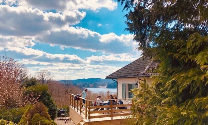 Moux-en-Morvan Villa | Villa des Suisses with Jacuzzi & View of Lake des Settons