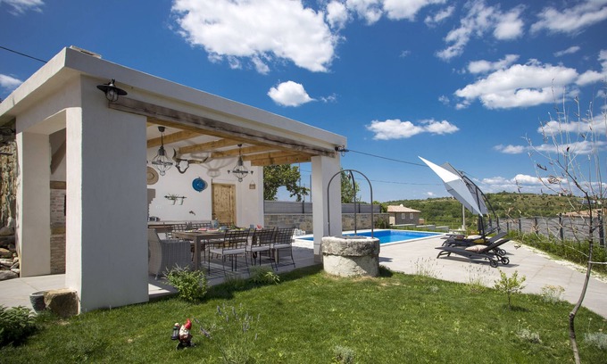 Momjan Villa | Villa Duda Privater Pool, 4 Schlafzimmer, 3 Badezimmer, Haustierfreundlich
