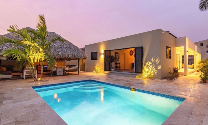 Marie Pampoen Villa | Villa Dushi Mambo Curaçao Mooie Nieuwe Villa Tegenover het Levendige Mambo Beach